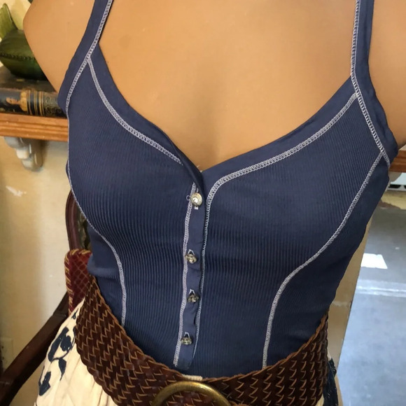 ASO Elena Gilbert Paraella skirt, Jessica Simpson belt , Guess Lily Henley - Picture 6 of 8